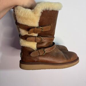 UGG Becket Triple Buckle Sheepskin Boots Chestnut Women’s 7